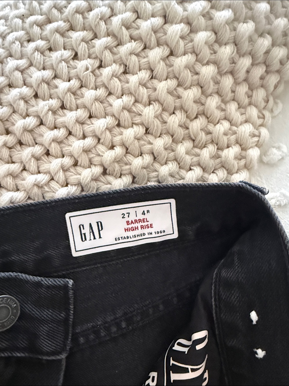 GAP Barrel High Rise - Picture 2 of 3